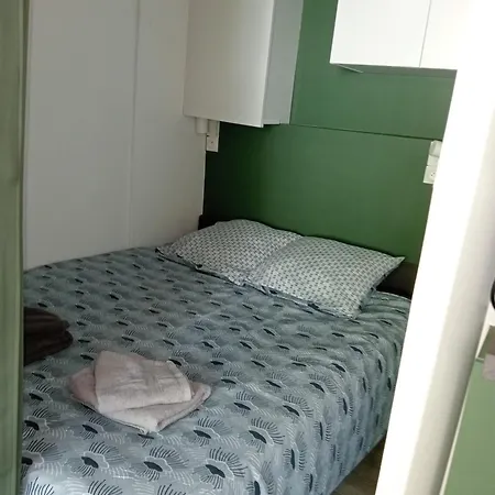 Petit Nid D'amour * Agde