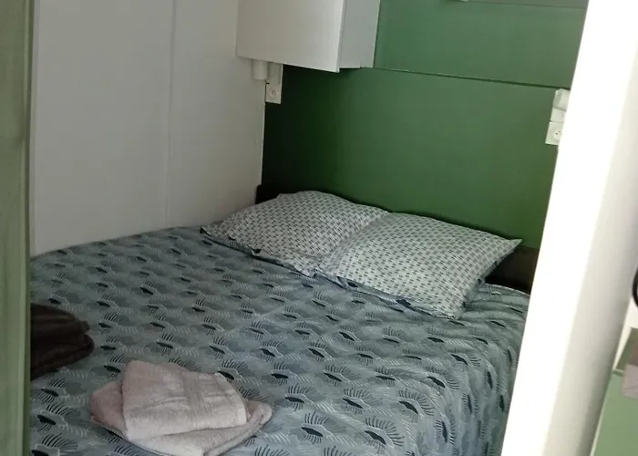 Petit Nid D'amour * Agde