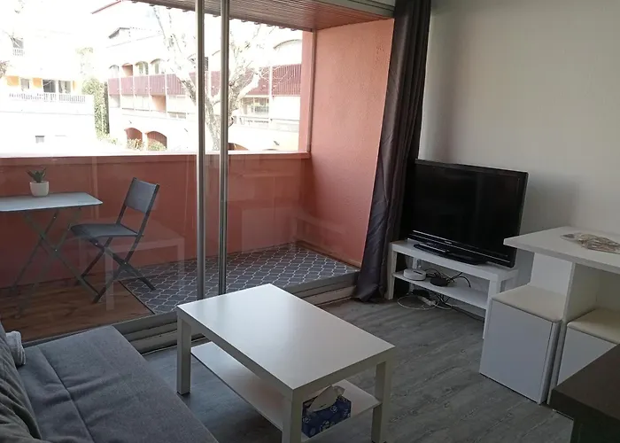 Petit Nid D'amour * Agde